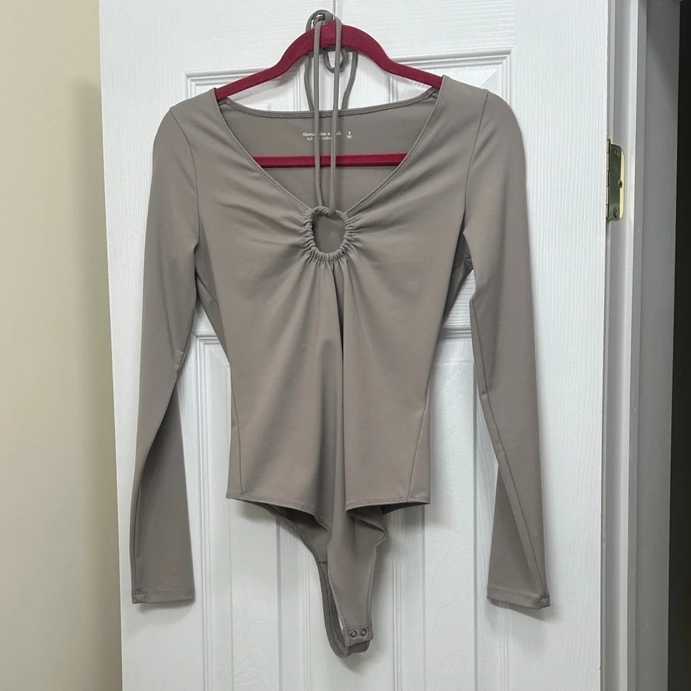 Like New! Abercrombie & Fitch Taupe Long Sleeve Bodysuit